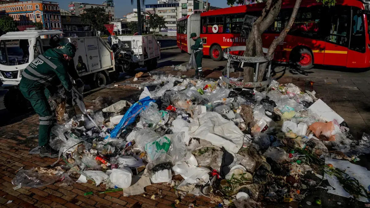 Las sanciones económicas que establecerá la Alcaldía de Bogotá ante la crisis por las basuras: 'No hemos sido eficaces'