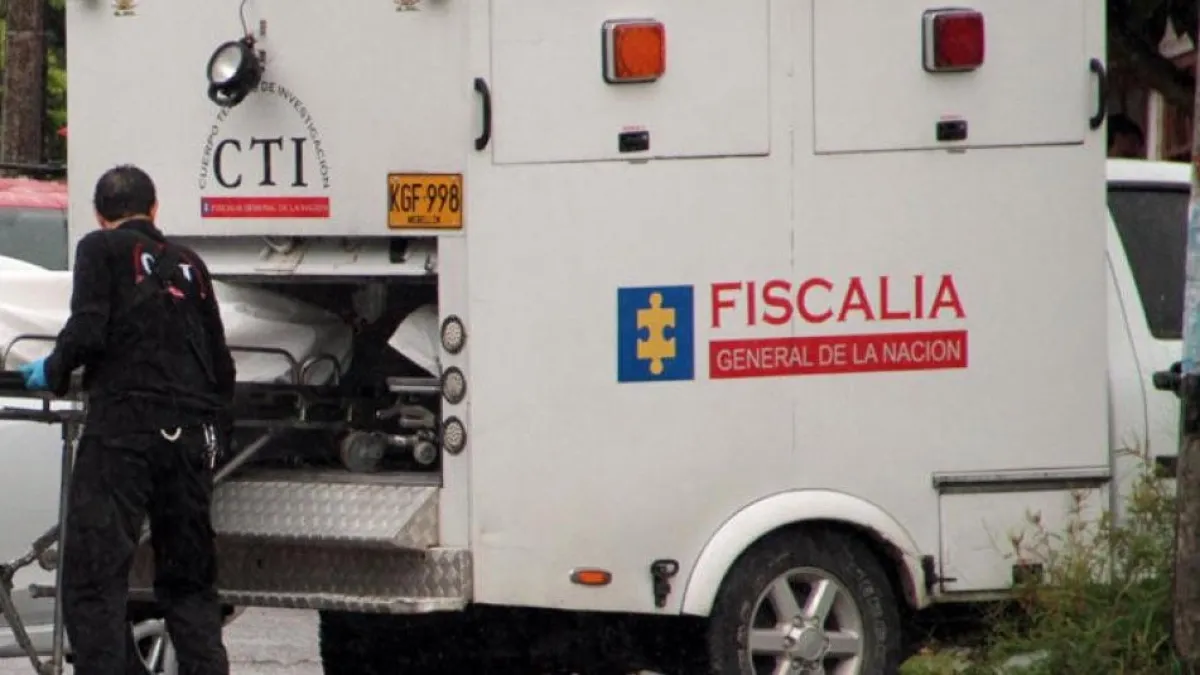 Un cruce de disparos entre policías dejó muertos a dos miembros de la Sijín en Medellín: uno de los uniformados los habría confundido con ladrones
