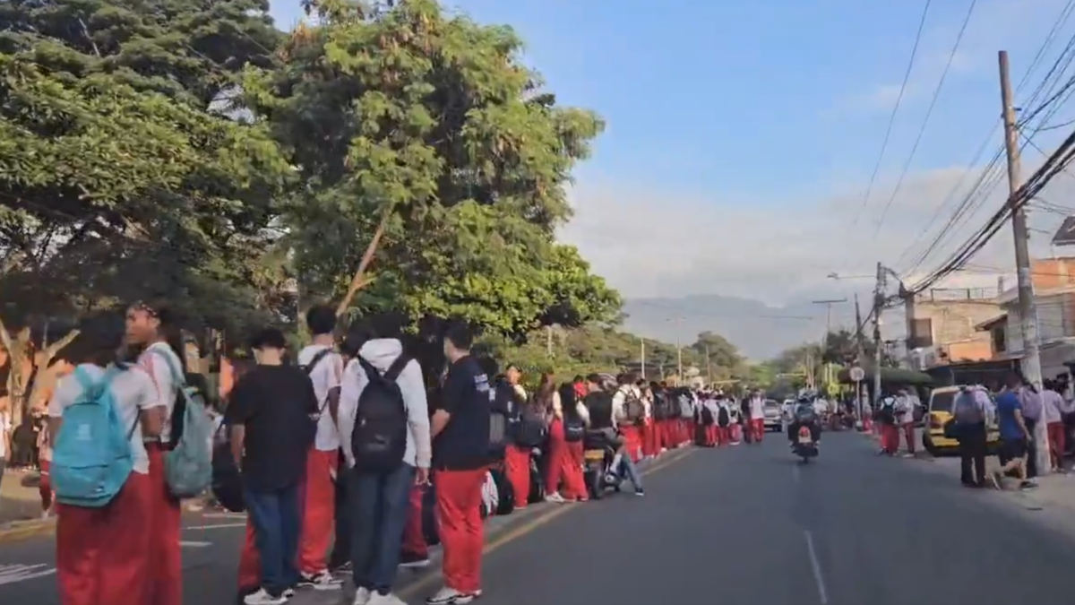 Puños, gritos y aplausos: la violencia desatada en pasillos 