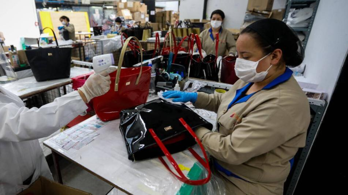 La producción industrial creció a un ritmo de 3,9 % en marzo y el comercio minorista se disparó un 13,4 %