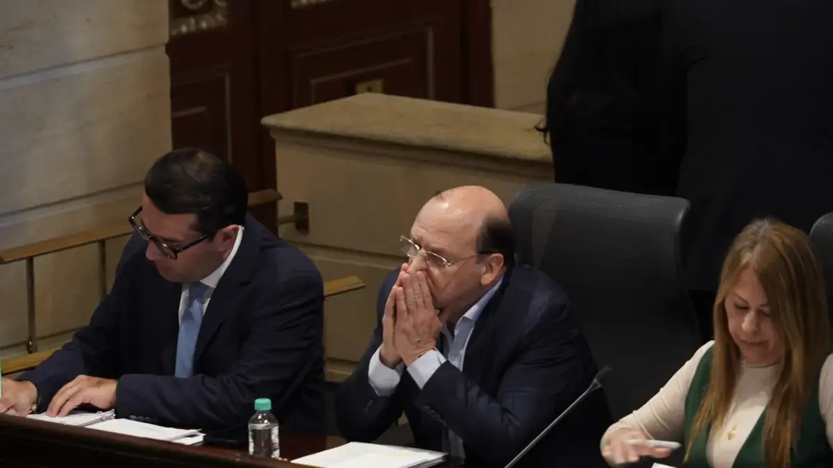 ¿Gobierno de Gustavo Petro pavimenta el camino para sacar el presupuesto por decreto?: Oposición denuncia 'jugadita' desde el Ejecutivo