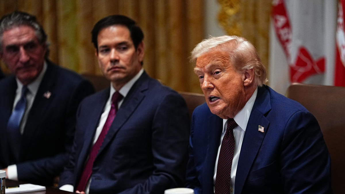 Partido Demócrata acusa a Donald Trump y Marco Rubio de querer 'guerra' y un 'cambio de régimen' en Venezuela con el despliegue militar en el Caribe