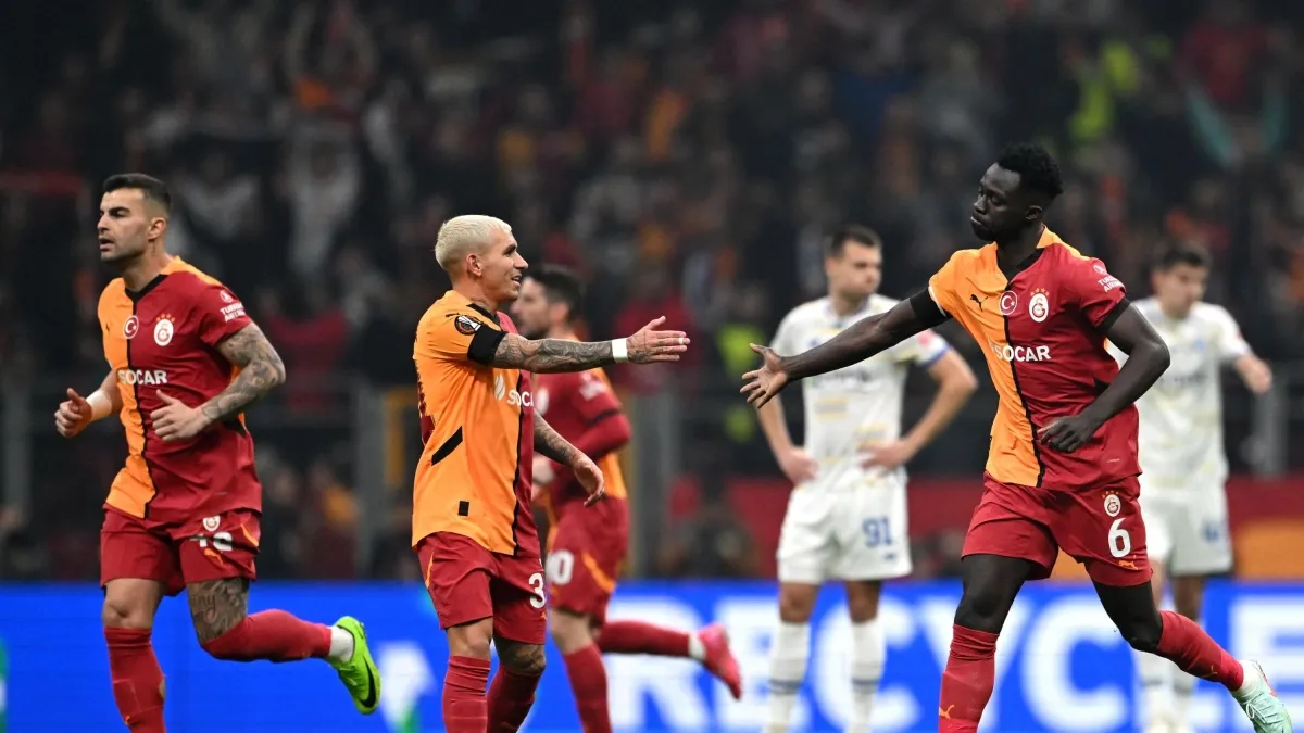 Davinson Sánchez padeció remontada y goleada de Barcelona en Champions League