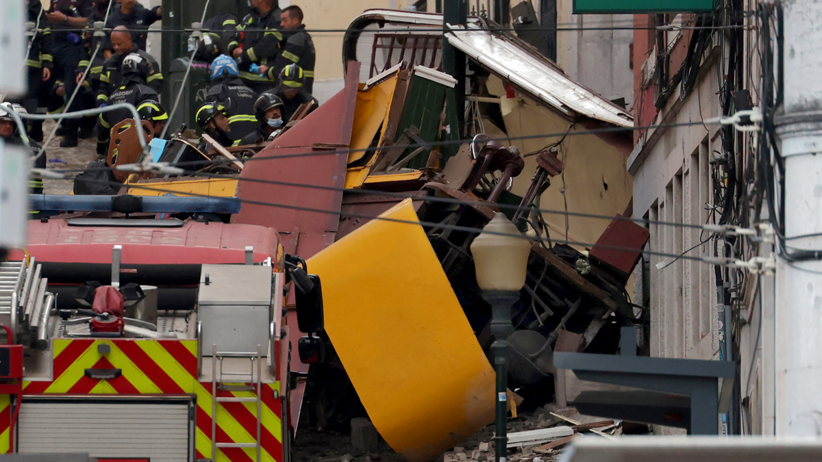 Fotos y videos| Así quedó el Ascensor de Gloria, famoso funicular turístico que se descarriló en pleno centro e Lisboa, Portugal; hay 15 muertos