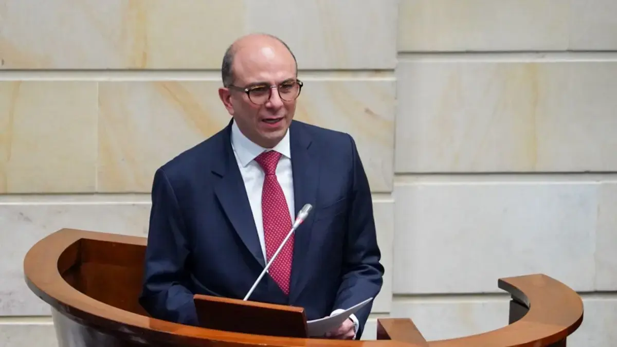 Primicia: magistrado Carlos Camargo se posesionará el 1. ° de octubre ante la Corte Constitucional, ¿alcanzará a votar la reforma pensional?