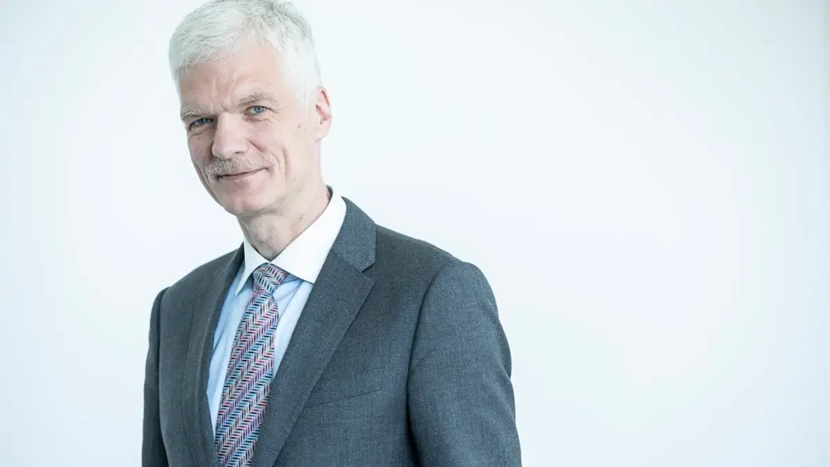 Andreas Schleicher, padre de las pruebas Pisa: ‘Ya estamos viendo el impacto de la inteligencia artificial con la caída de la comprensión lectora’