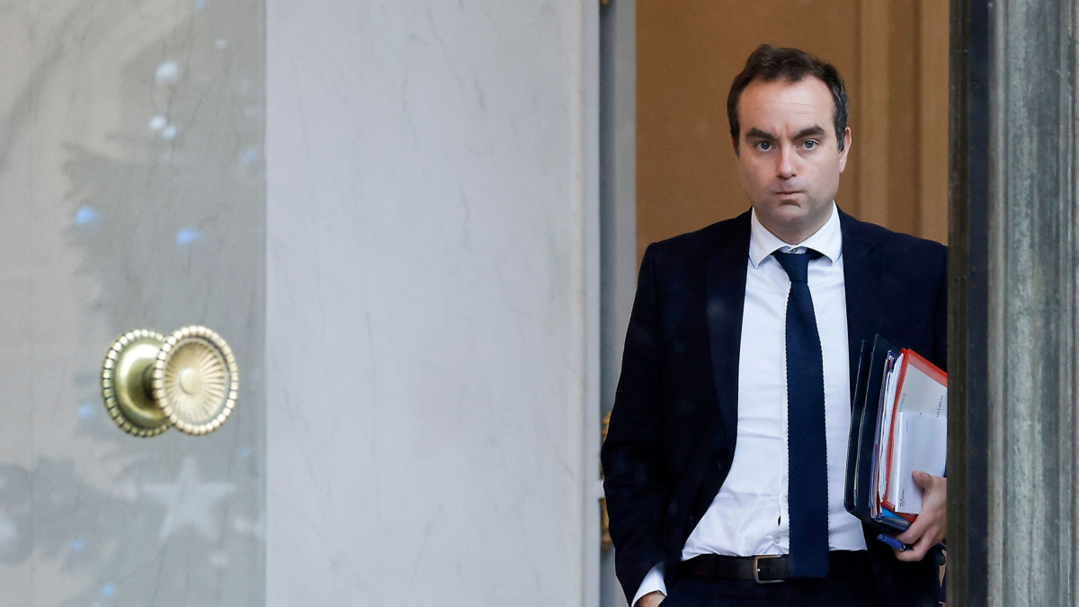 Crisis política en Francia: el presidente Emmanuel Macron nombra primer ministro al titular de Defensa, Sébastien Lecornu