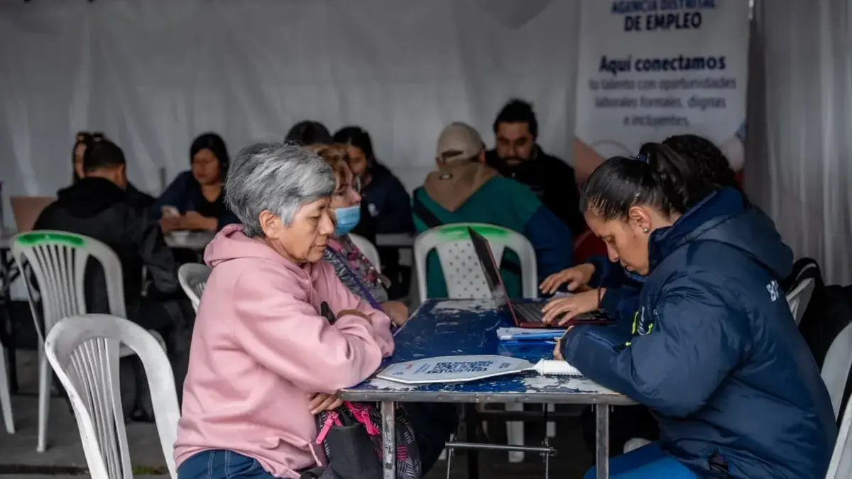 ADN del adulto mayor trabajador en Colombia: ¿cuántos siguen empleados y cuánto dinero reciben?