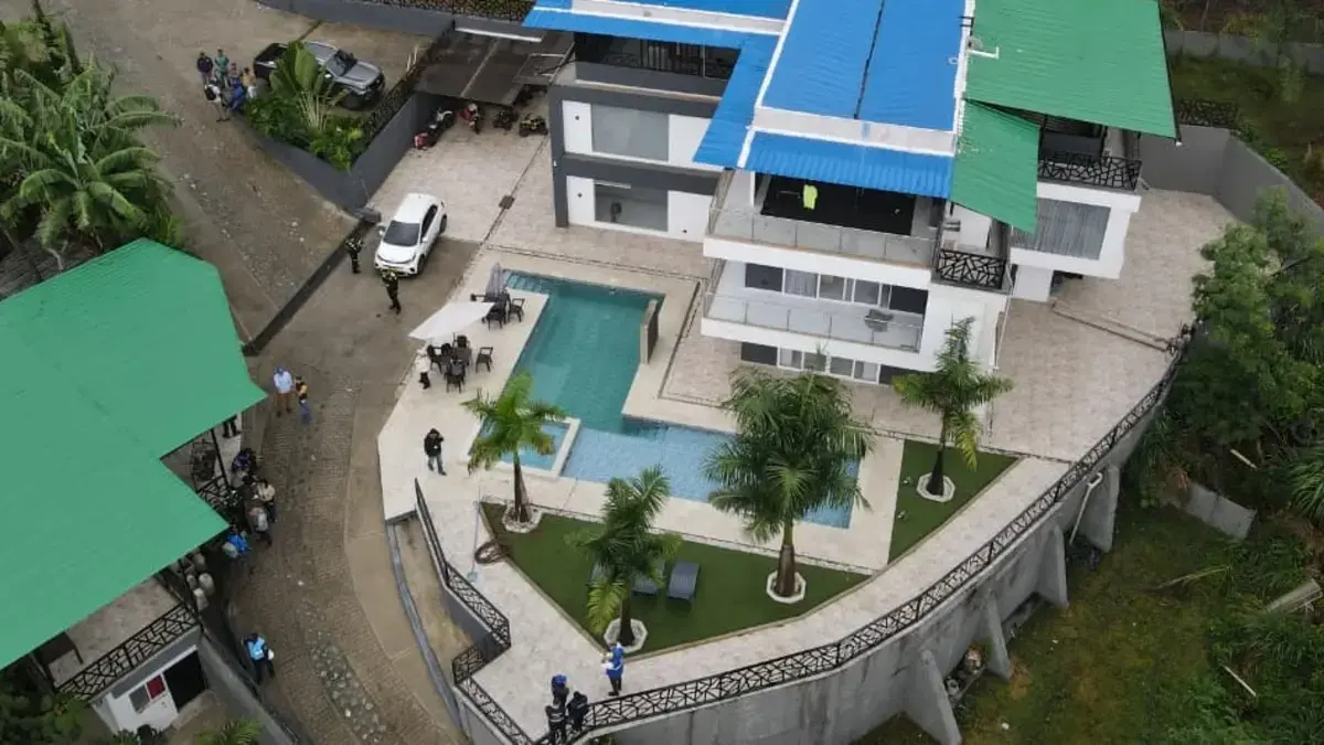 Video | Consecuencias para invasor de terreno del tamaño del estadio Pascual Guerrero: no había cambuches, sino mansión con jacuzzi y piscina en Cali