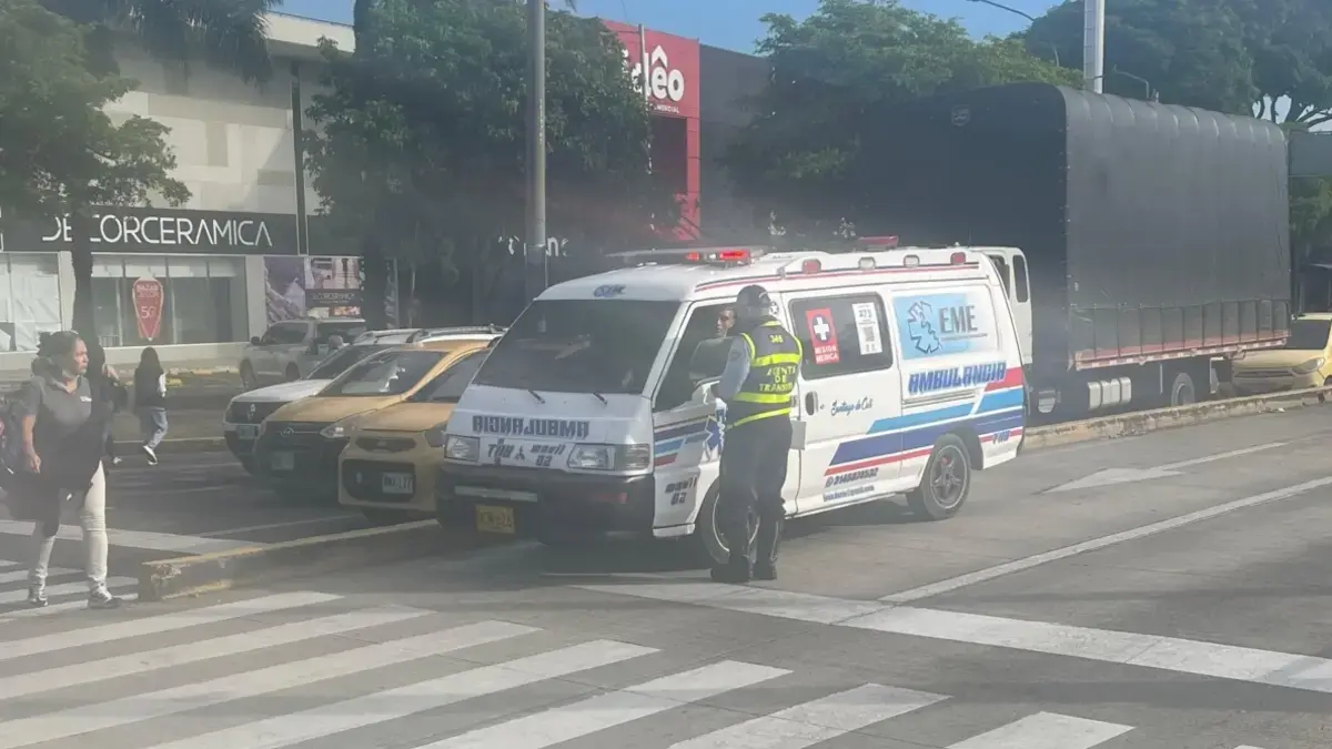 Video: sorprenden a ambulancia que transitaba por el carril exclusivo del MIO y movilizaba pasajeros en el marco del día sin carro y sin moto en Cali