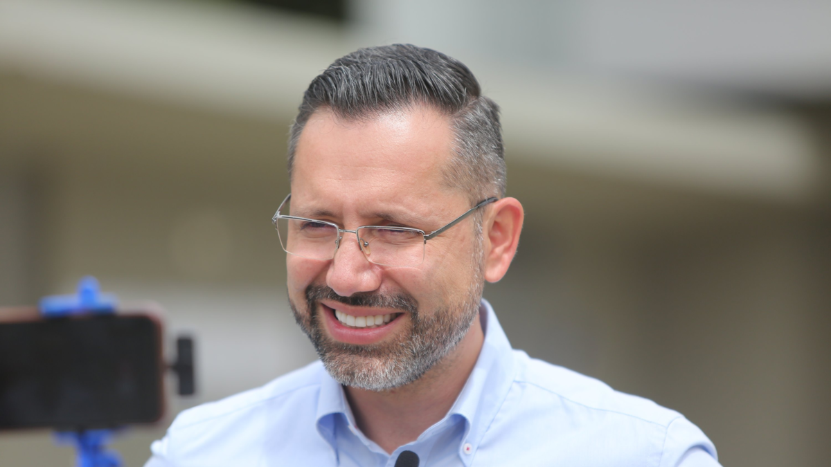 Ministro de Vivienda Jaime Andrés Beltrán responde a polémica por supuesto viaje a Santa Marta: 'No es cierto que abandoné mis responsabilidades'