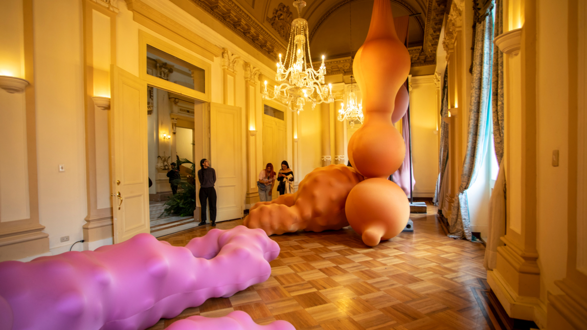La felicidad de una bienal, ¿por qué Bogotá es hoy un centro del arte internacional?