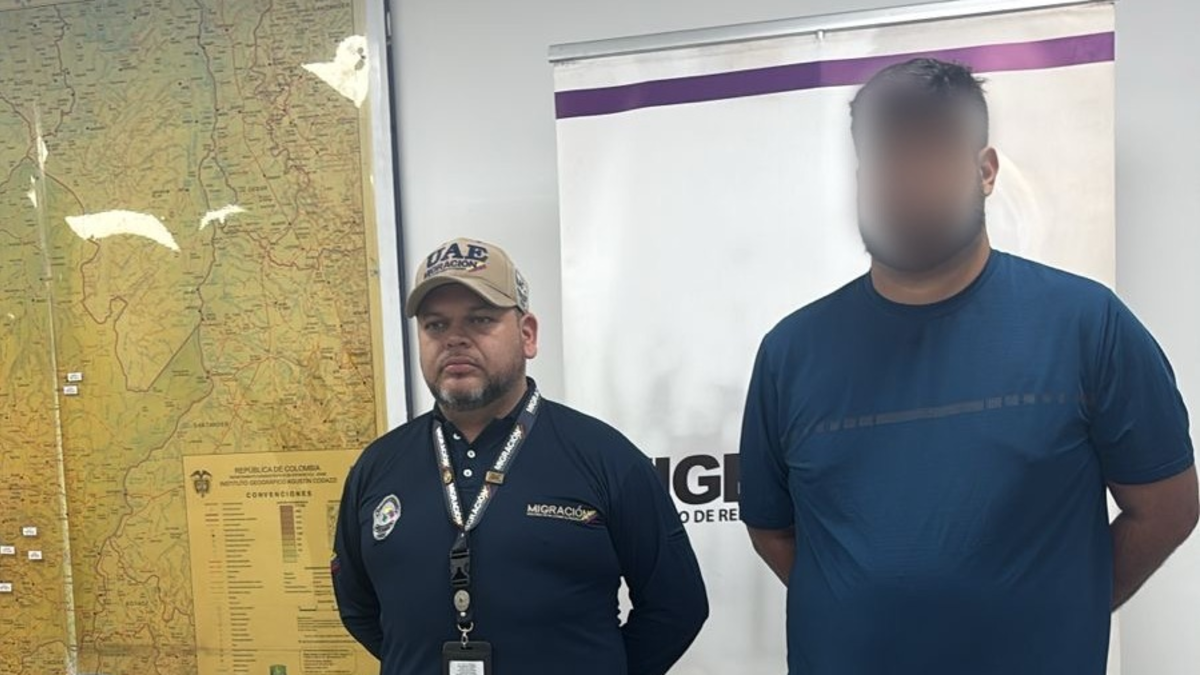 Panameño fue a Migración Colombia en Medellín a pedir un salvoconducto y terminó siendo detenido por tener Circular Roja