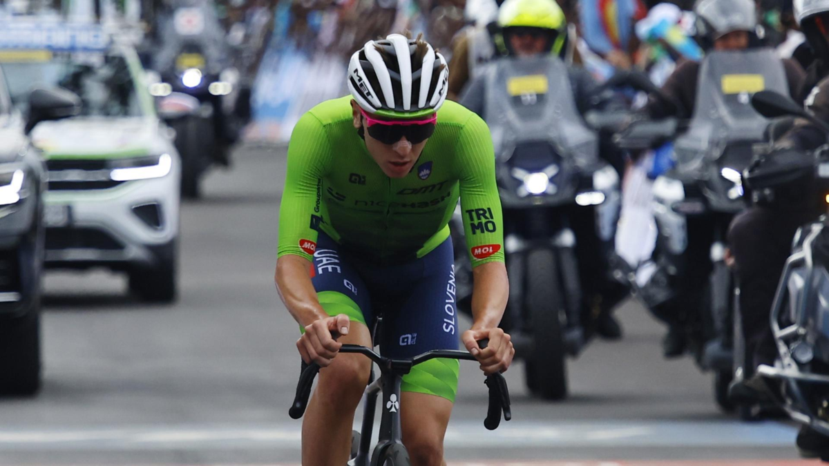 Tadej Pogacar fue una fiera, pulverizó a sus rivales con un ataque salvaje y revalidó que es el mejor: se coronó campeón del Mundial de ciclismo