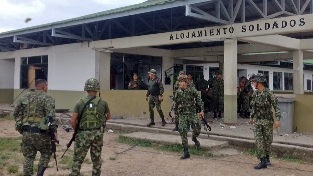 Atención: ataque con cilindros bomba en base militar de Puerto Jordán, Arauca, deja ocho militares heridos