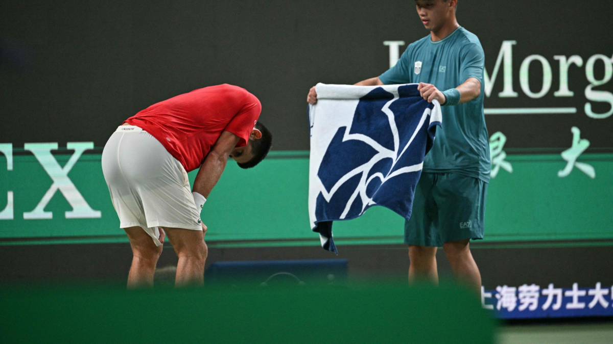 Novak Djokovic, al límite: con problemas físicos, logró una dramática victoria en el Masters 1000 de Shanghai