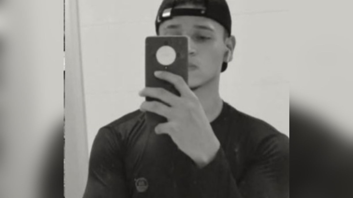 Trágico accidente en Santander: joven murió al chocar en su moto con animal y golpearse la cabeza; hace 15 días le había pedido matrimonio a su pareja