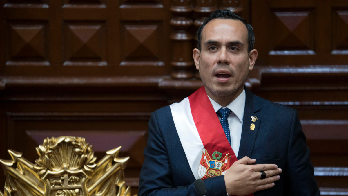 Los polémicos tuits del nuevo presidente de Perú sobre 'sexo' y 'mujeres' que se viralizan en redes sociales: 'Para todas las demás existe Mastercard'