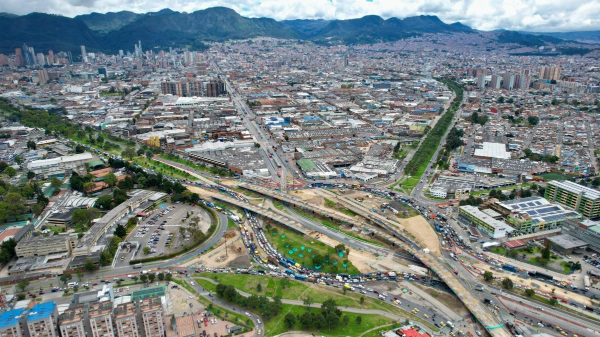 ¿En qué ha avanzado la obra de la nueva calle 13 en Bogotá?: la implosión de los cuatro puentes es el primer paso del millonario proyecto