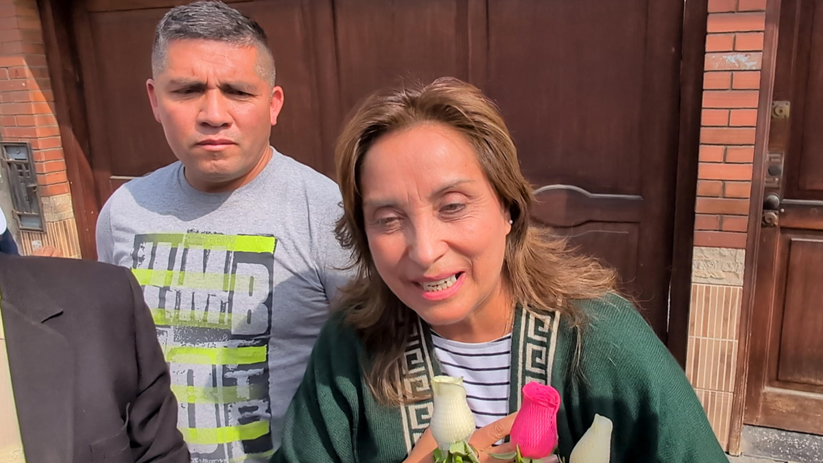 La expresidenta de Perú Dina Boluarte, destituida de manera exprés por el Congreso, le desea 'todos los éxitos' al nuevo mandatario José Jerí