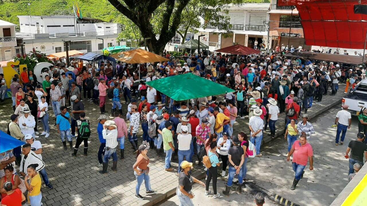 Otro municipio en crisis humanitaria: 600 campesinos de Briceño, Antioquia, fueron desplazados de sus veredas por orden de grupos al margen de la ley