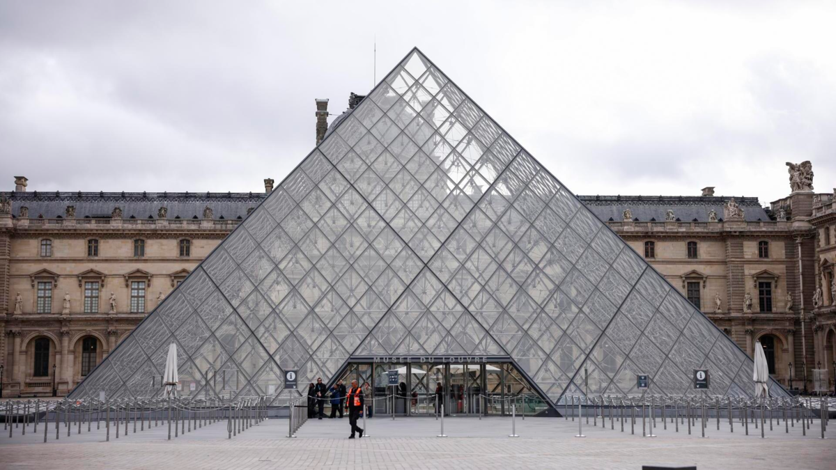 Autoridades en Francia señalan que el robo al Museo del Louvre pudo haber sido solicitado por un coleccionista: esto se sabe