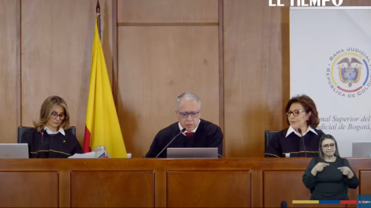 'No fue un hallazgo imprevisto, sino una grave negligencia': las 5 frases del Tribunal sobre las chuzadas en el caso Uribe