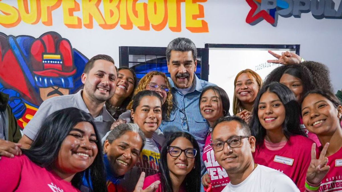 Nicolás Maduro ordena crear 'app' para que venezolanos puedan reportar a quien consideren un 'traidor' del Gobierno: fuerzas militares la integrarán