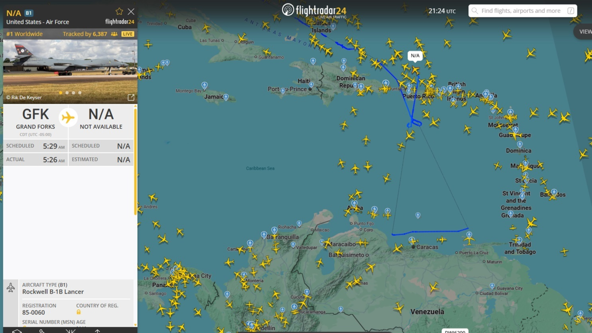 Bombarderos estadounidenses B-1B sobrevuelan costa venezolana, según rastreador de vuelos