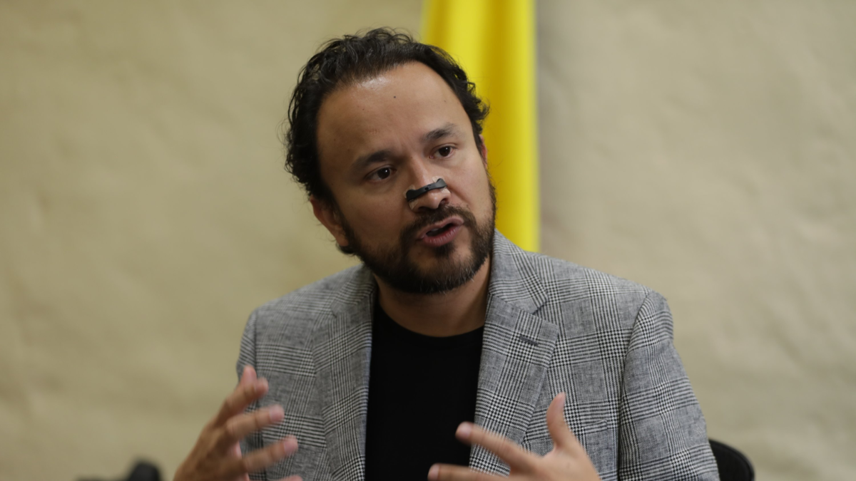 'Nuestro objetivo debería ser recuperar el grado de inversión': entrevista a Javier Andrés Cuéllar, director de Crédito Público