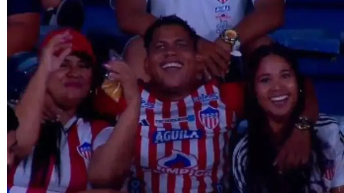 Junior Fan’s Double Proposal at Game Goes Viral