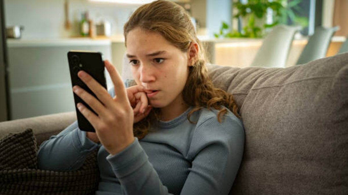 Las redes sociales están creando una generación infeliz: ‘Reporte de felicidad’