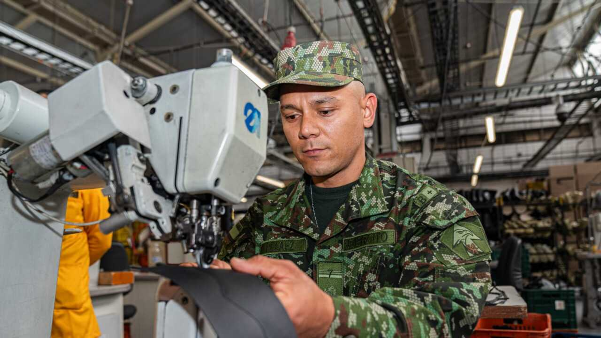 Ordunun giyim makinelerinde yeni bir kader bulan askerin hikayesi