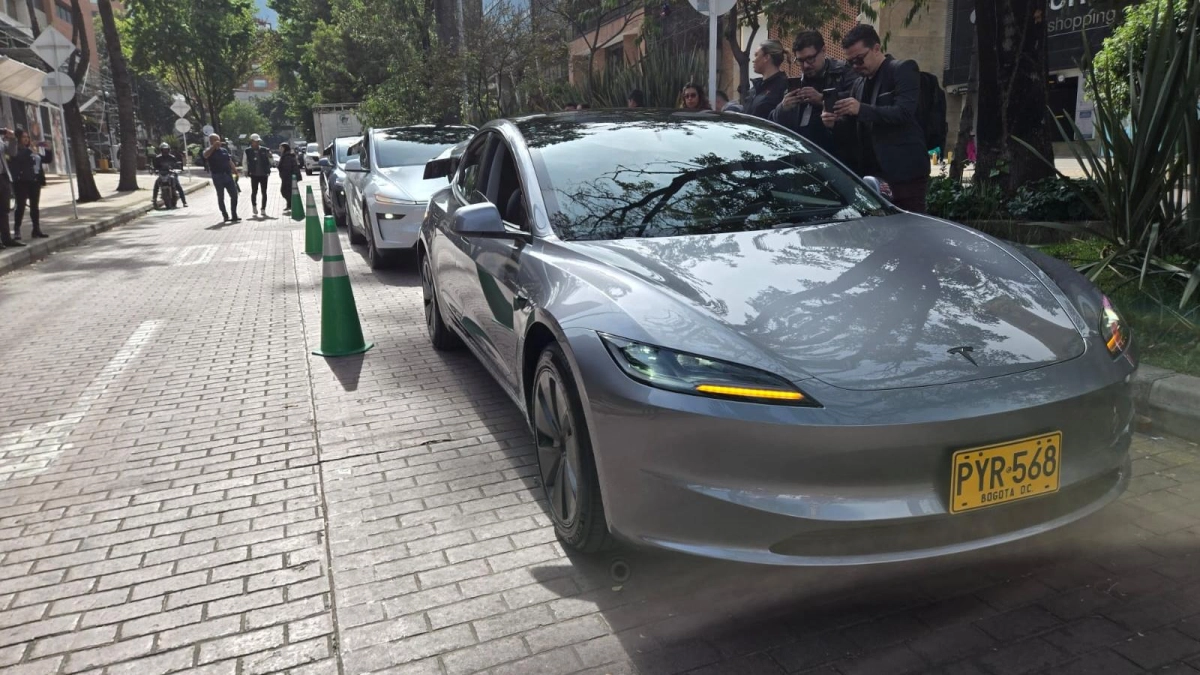 La SIC pone la lupa sobre Tesla y le ordena ajustar información sobre tiempos de entrega de sus carros en Colombia