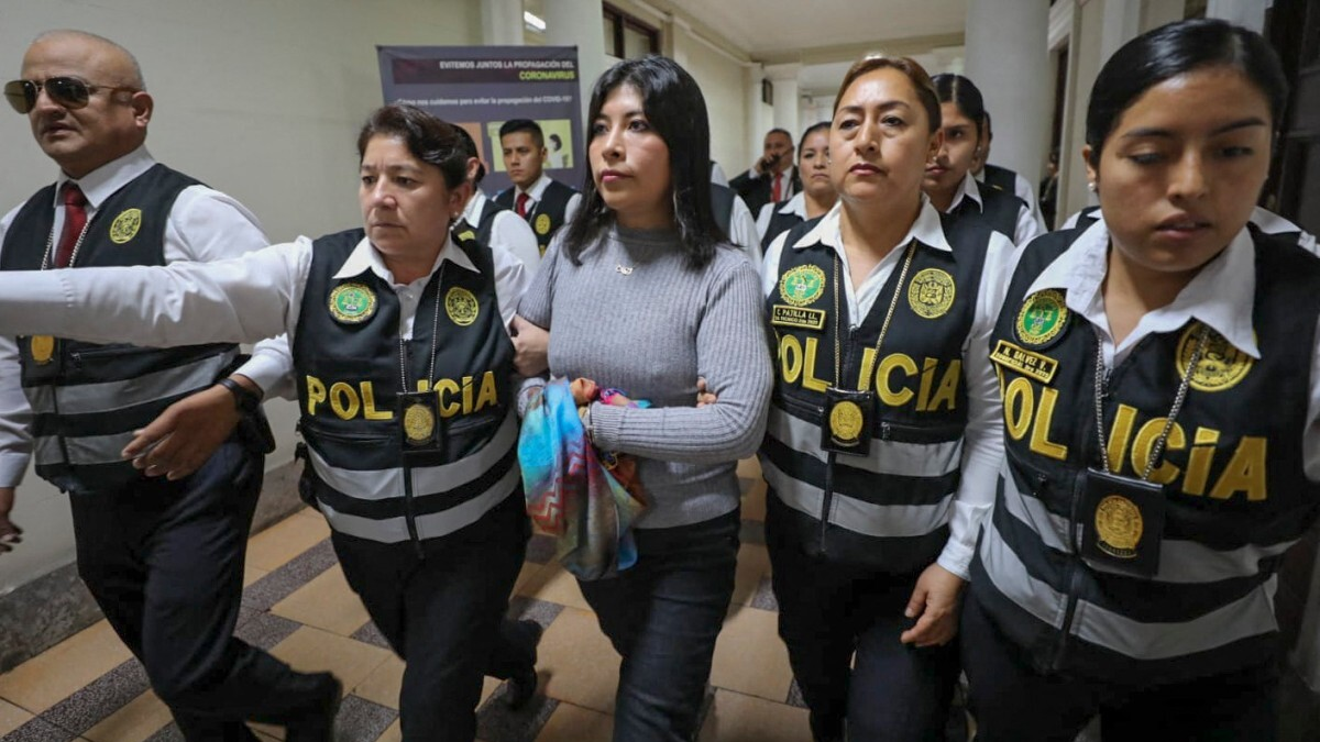 Juez supremo de Perú ordena prisión preventiva y captura internacional contra Betssy Chávez, aún protegida por el asilo en México
