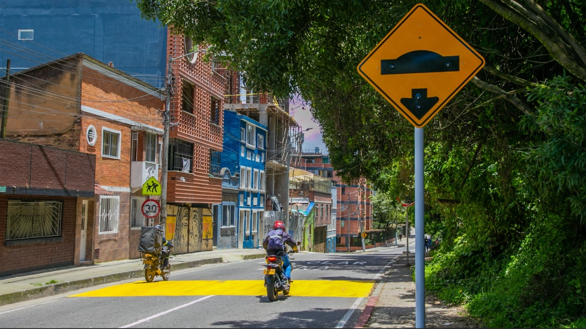 Resaltos parabólicos, la estrategia nórdica que salva vidas y le ahorra a Bogotá 290.000 millones de pesos cada año