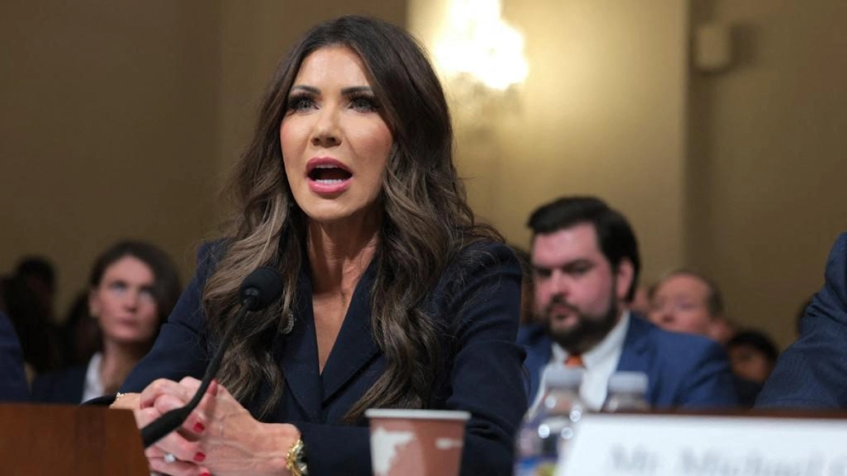 Kristi Noem deja de ser enviada especial para el Escudo de las Américas, pero sigue como asesora en el Departamento de Estado