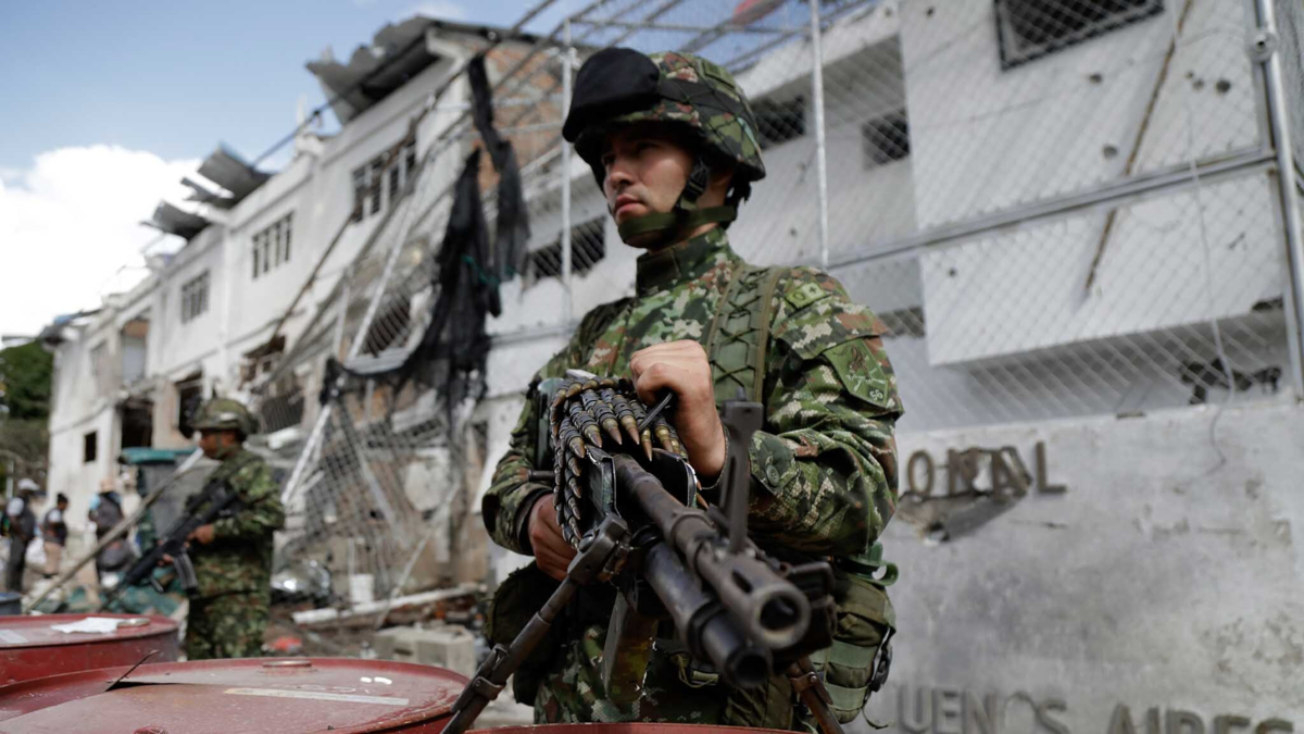 Las debilidades detrás del peor momento para la Fuerza Pública en 20 años