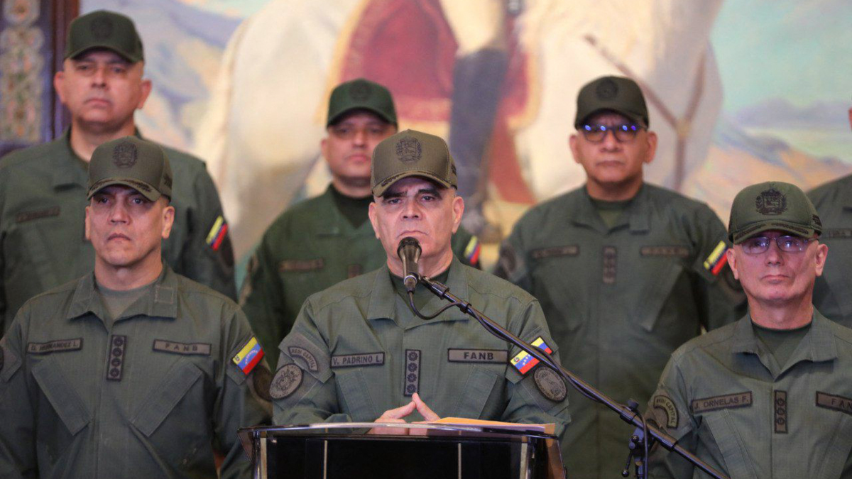 Fuerza Armada venezolana 'garantiza' continuidad del régimen y pide devolución de Maduro