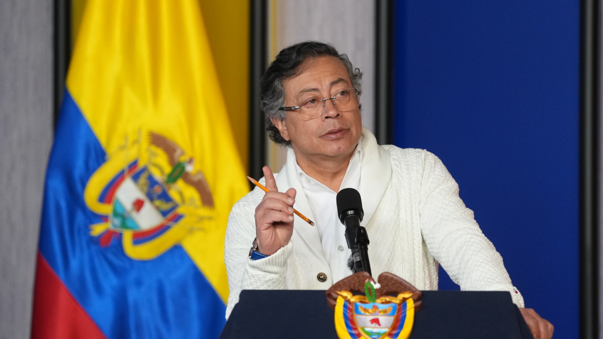 Presidente Gustavo Petro defiende la emergencia económica que declarará y asegura que la deuda será insostenible si Corte Constitucional la tumba