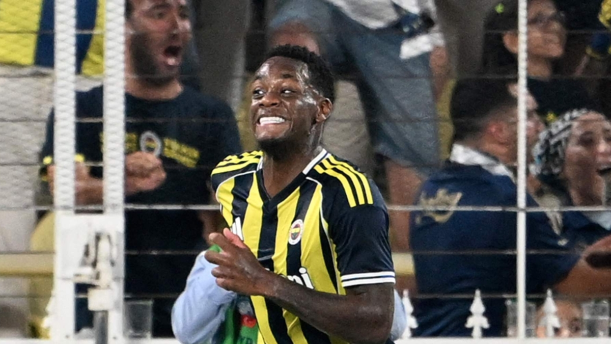 Técnico del Fenerbahçe explicó por qué dejó afuera a Jhon Durán en el clásico contra Besiktas: ‘No somos máquinas, somos seres humanos’