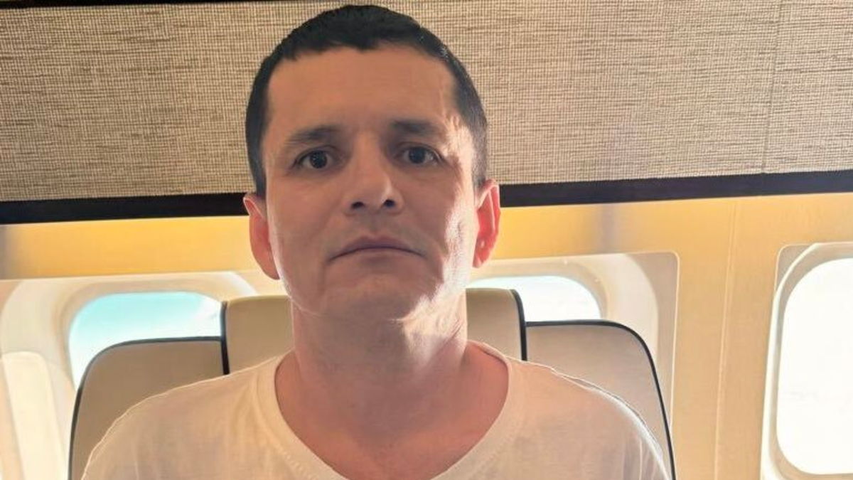 Presidente Daniel Noboa anuncia que alias ‘El Gerente’, líder de grupo disidente de las Farc, está siendo trasladado a Ecuador