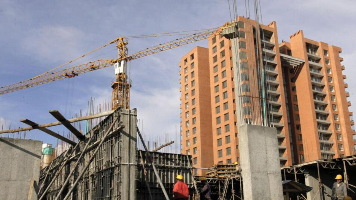 Impacto del salario mínimo en las obras y la vivienda en Bogotá preocupa al Distrito: habla la secretaria de Desarrollo Económico