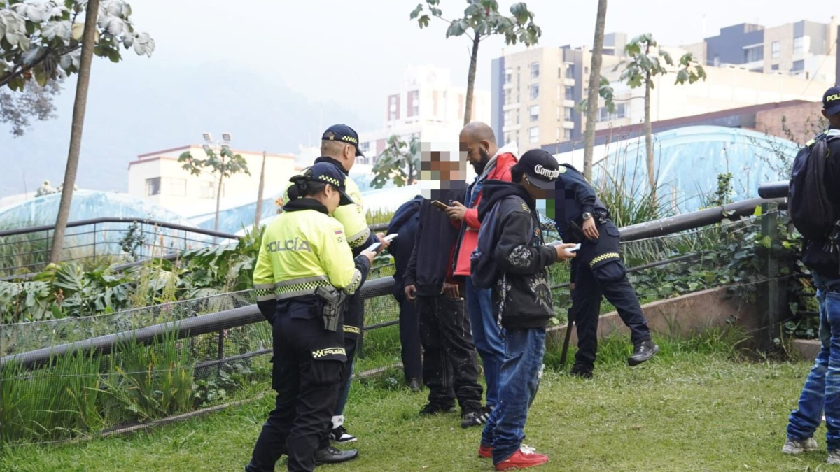Percepción de pandillas en los barrios pasó de 8 a 18 por ciento: ¿qué tiene que ver con el consumo de estupefacientes en el espacio público?