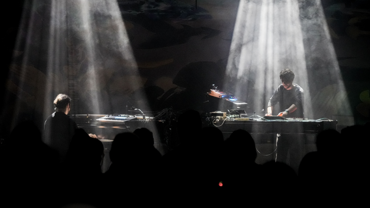 Del piano clásico a la máquina viva: el experimento sonoro de los Grandbrothers