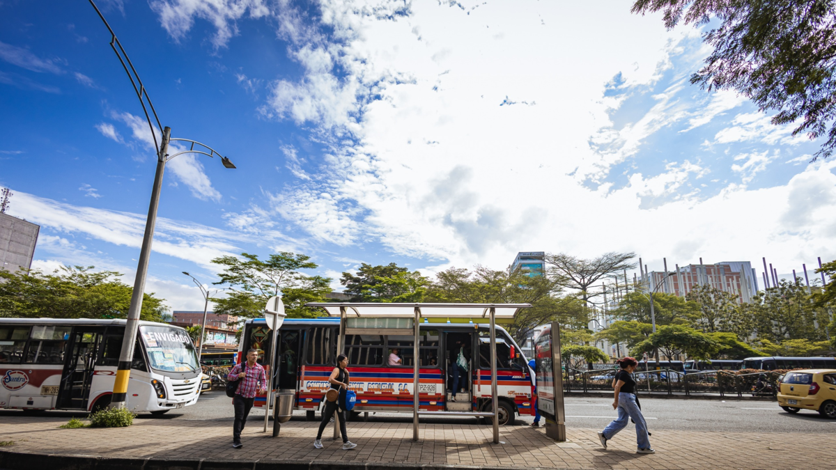 Subsidio a la demanda, contraflujos y pico y placa los sábados: las propuestas del transporte público colectivo ante la caída de pasajeros
