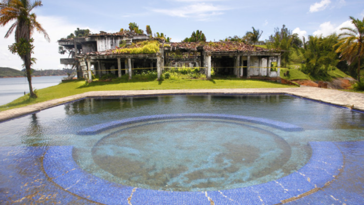 Así están las ruinas de la mítica finca 'La Manuela' que perteneció a Pablo Escobar y fue subastada por la SAE en 7.700 millones de pesos