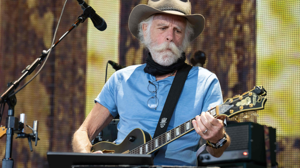 Muere Bob Weir, guitarrista, vocalista y cofundador de los Grateful Dead, famosos por su sonido en los años 60