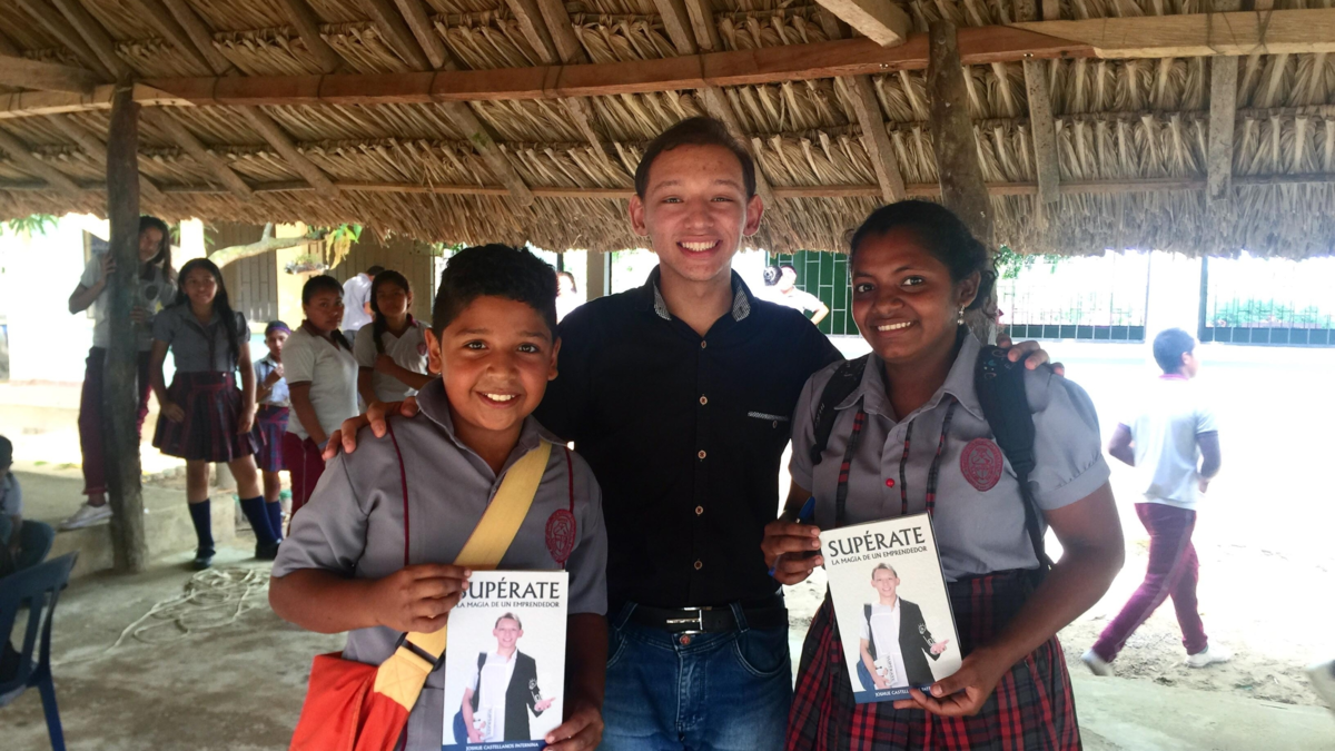 Un docente colombiano entre los 10 finalistas del Global Teacher Prize, el premio al mejor profesor del mundo: él es Joshue Castellanos