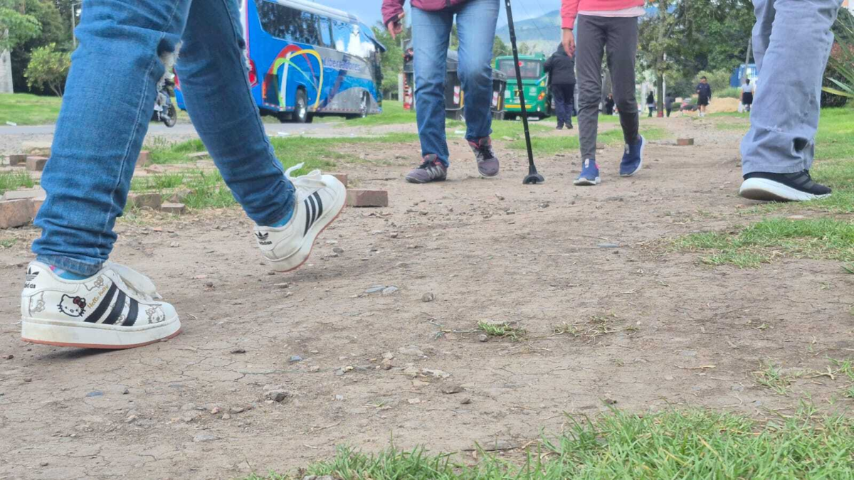 Solo el 10 % de los andenes en Bogotá son óptimos para caminar, revela estudio: ¿qué localidades tienen los peores tramos?
